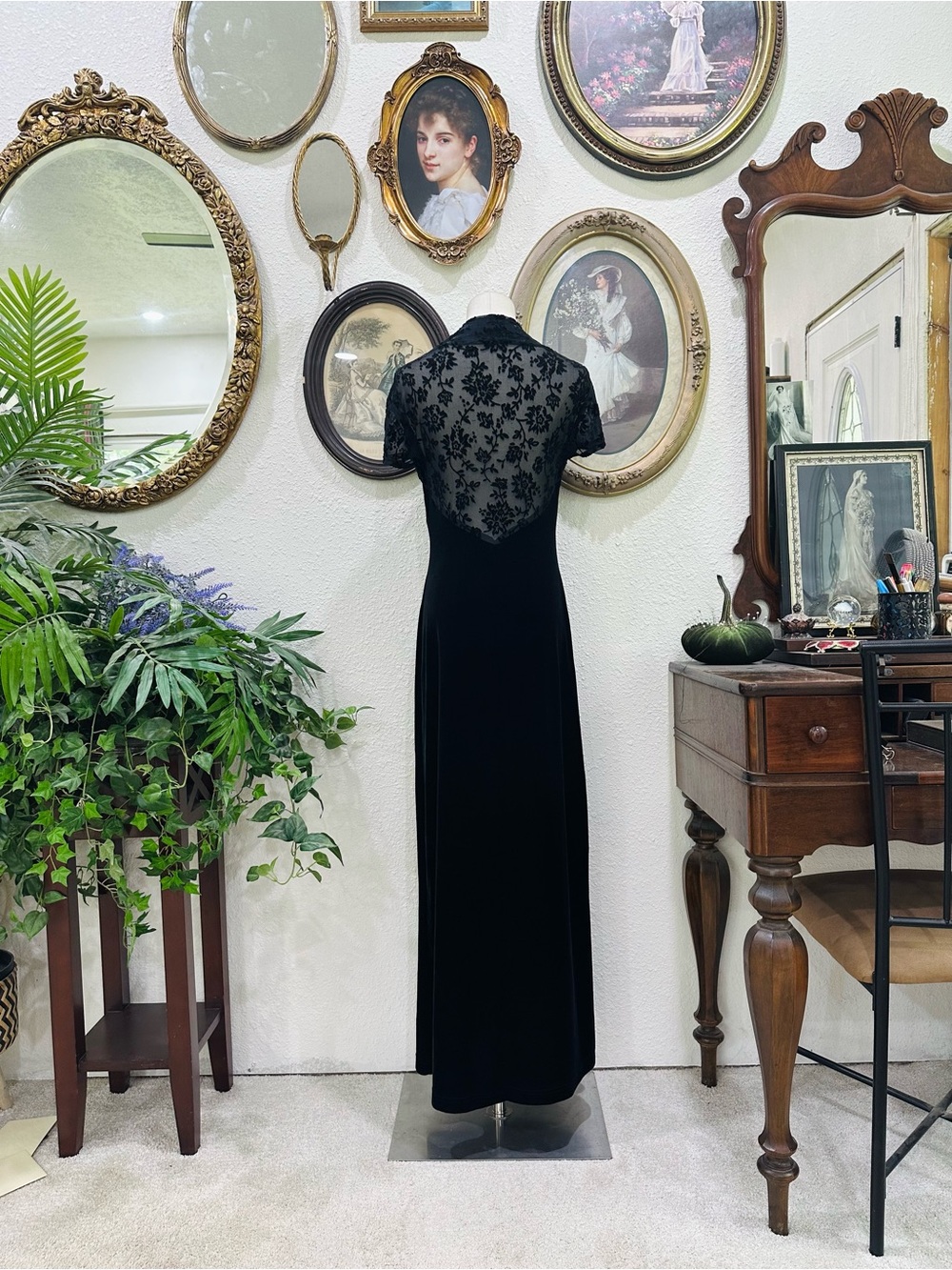 Elegant Black Velvet Maxi Dress with Lace Back
